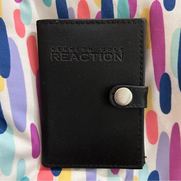 Kenneth Cole Reaction: black cards holder - Picture 1 of 3